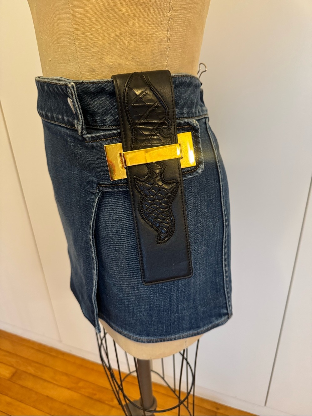 Anthony Vaccarello Wide Black Leather Belt with Gold-Tone Buckle jean mini